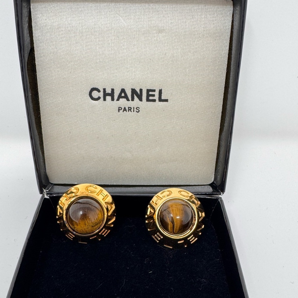 💯Authentic CHANEL Vintage Tiger-Eye stoned Clip on Earring (GHW)